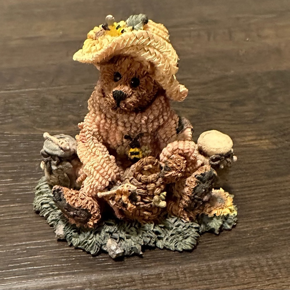 Vintage 1995 ~  Boyds Bears & Friends “ Bee Mine Honey” Figure.